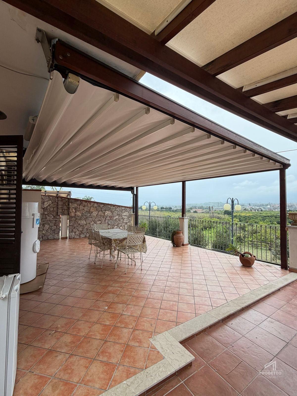 Pergola retrattile, realizzazione 1 di 4 — Progetto Tenda